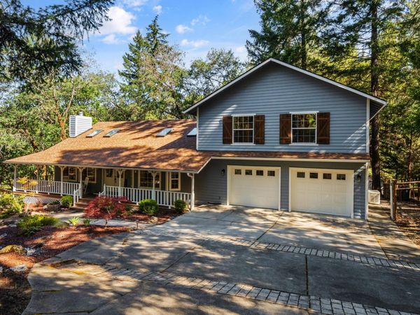 485 Surrey Drive, Grants Pass, OR 97526