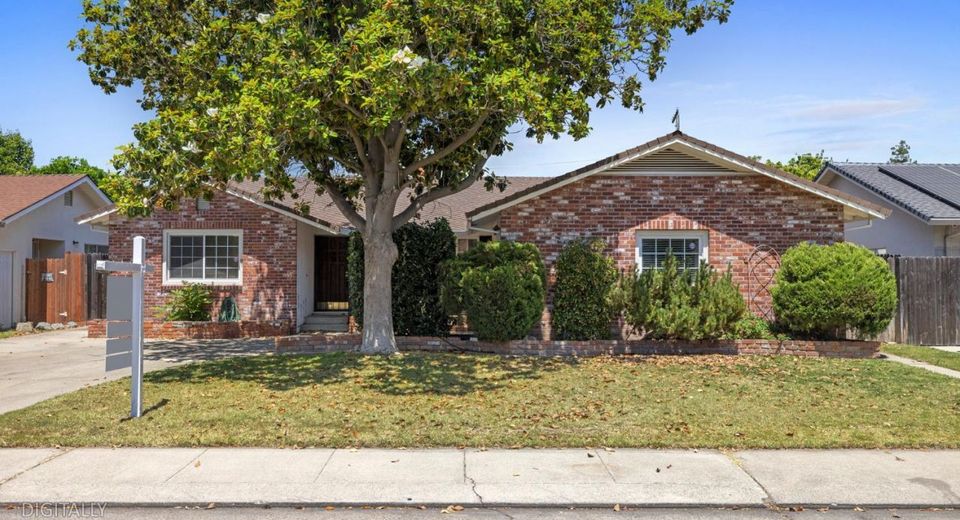 253 E Canterbury Dr, Stockton, CA 95207 Photo