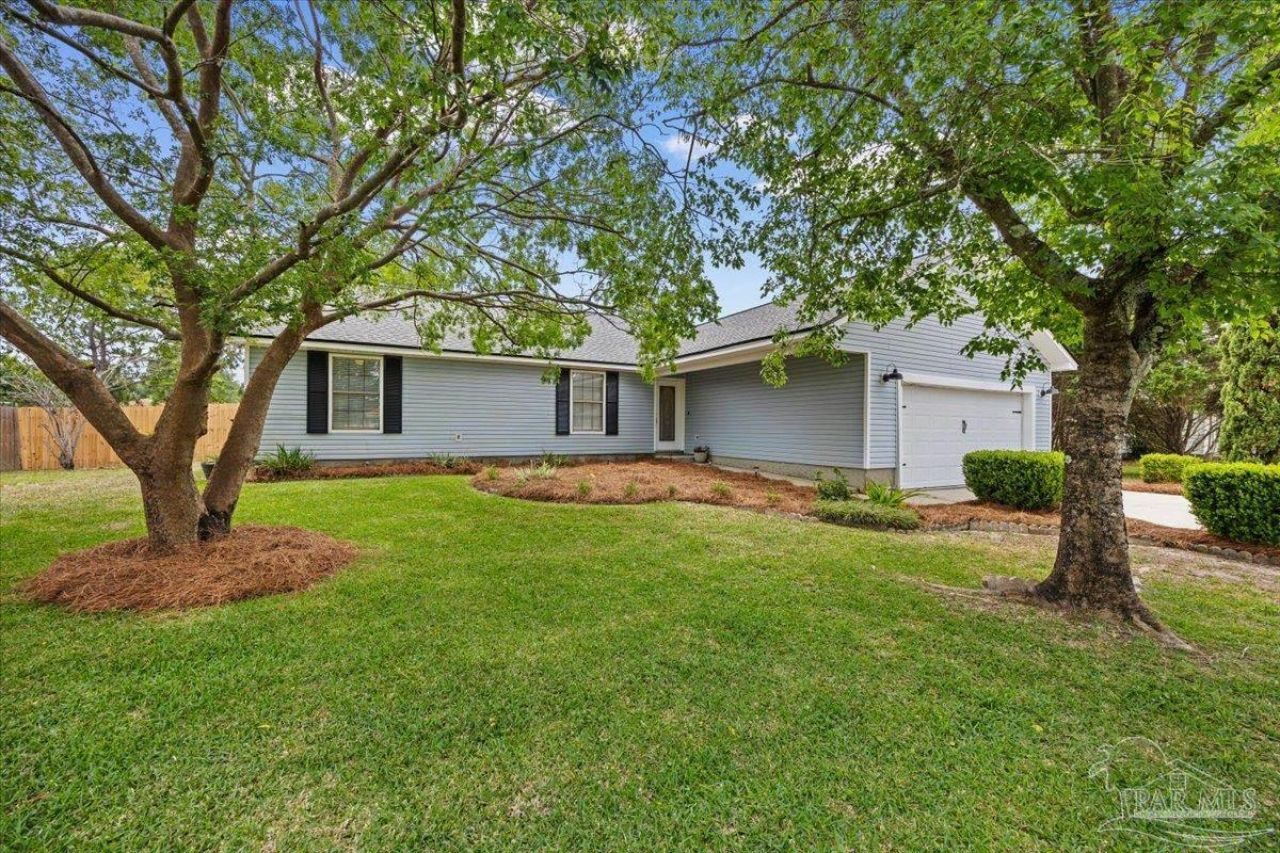 1938 N Iris Ln, Navarre, FL 32566 Main Photo