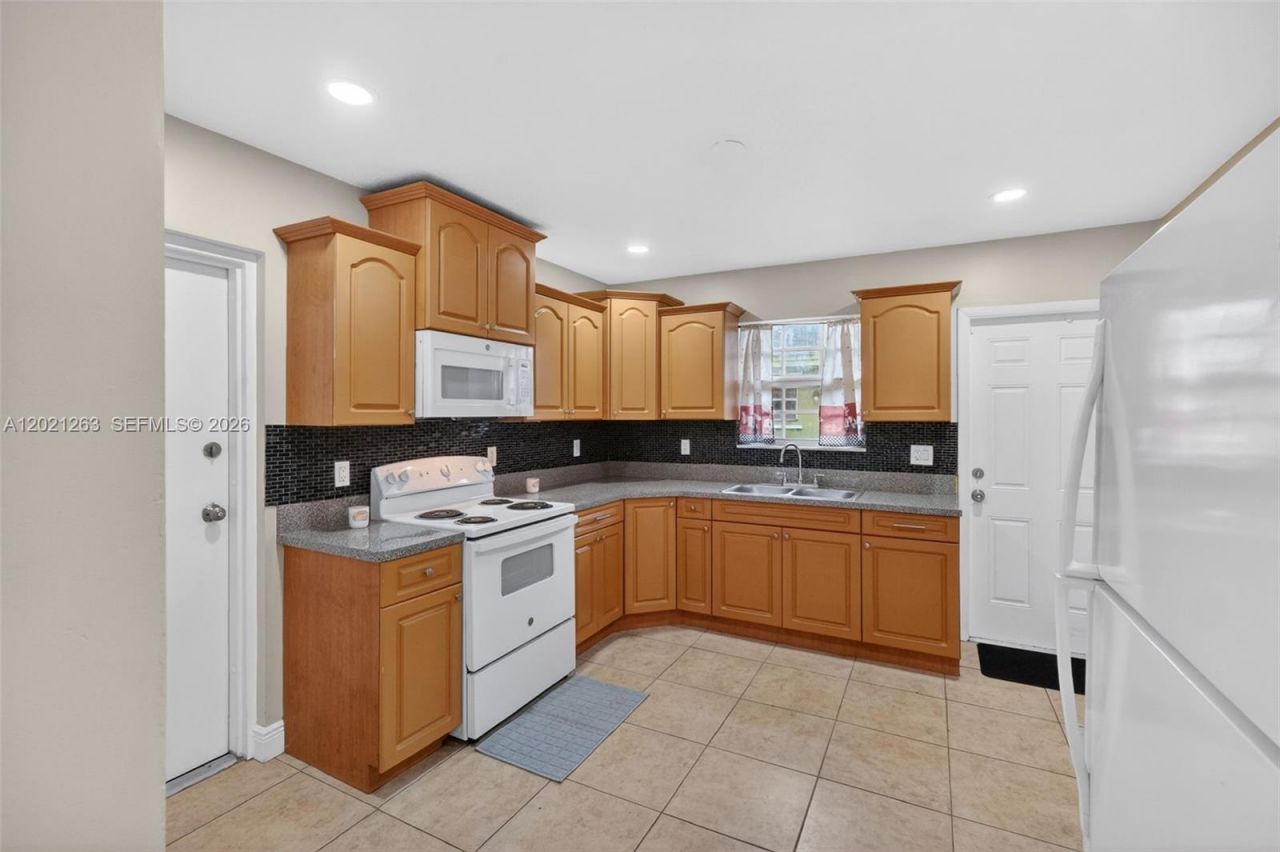 2620 NW 15th St , Fort Lauderdale, FL 33311 Photo