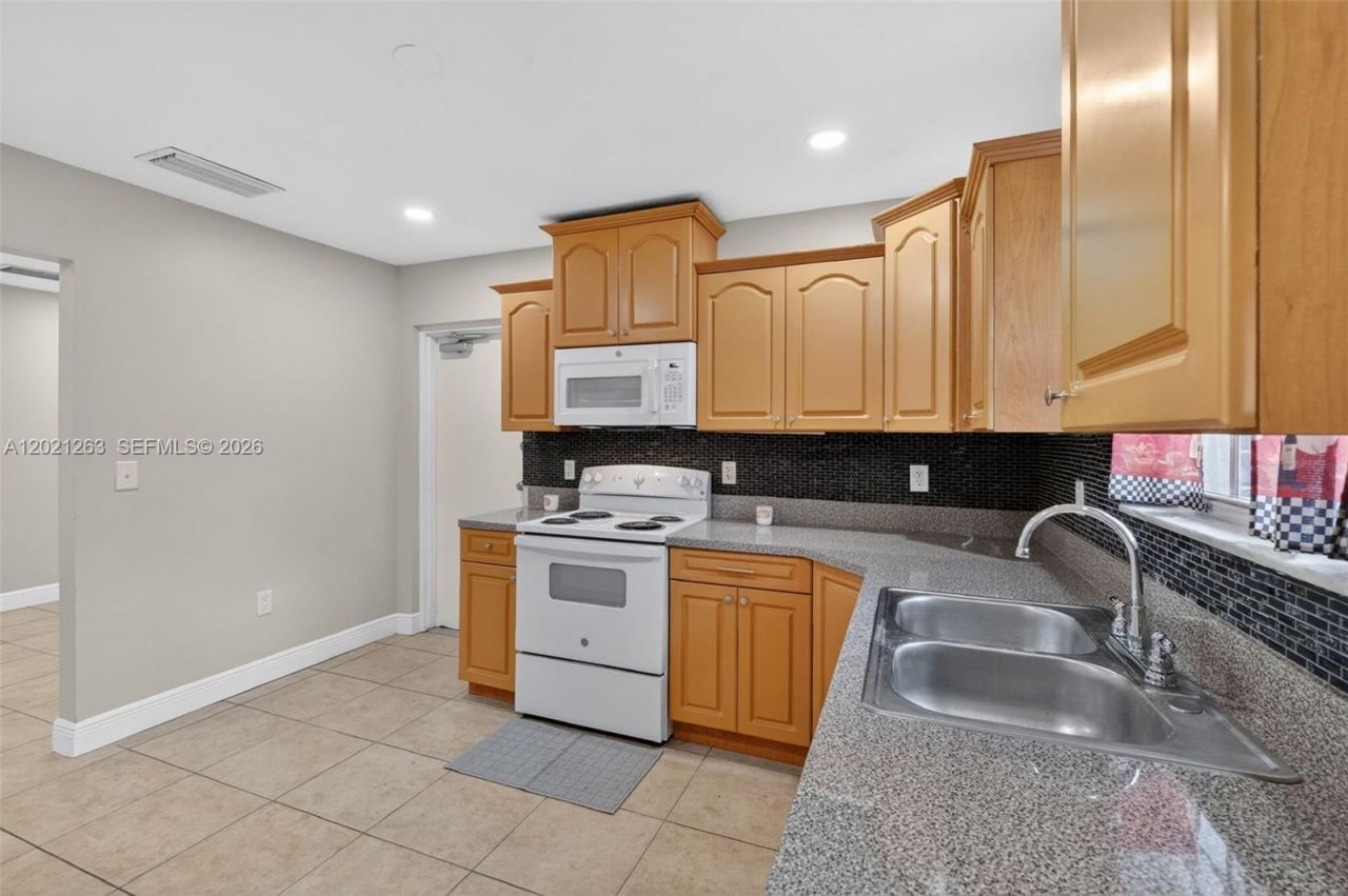 2620 NW 15th St , Fort Lauderdale, FL 33311 Photo