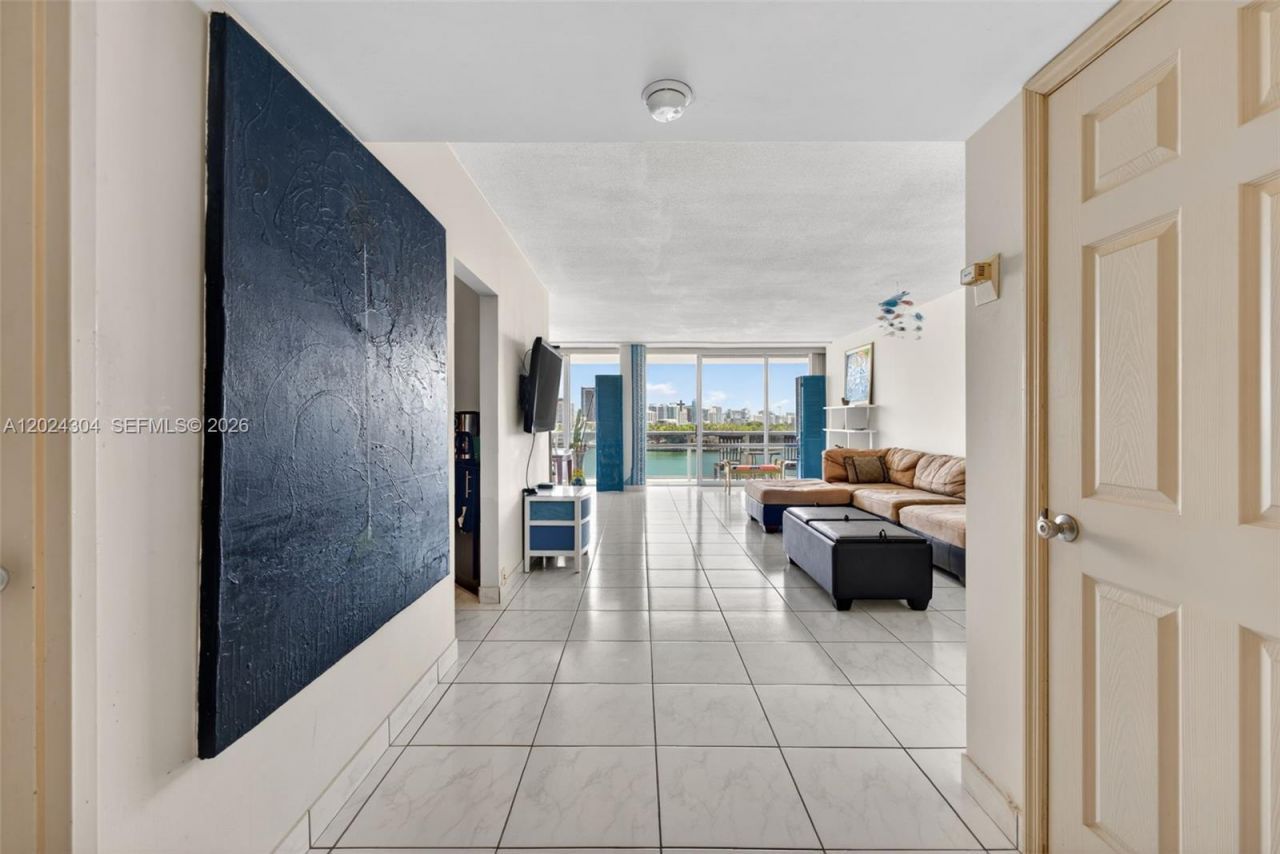 900 Bay Dr, Unit 606, Miami Beach, FL 33141 Photo