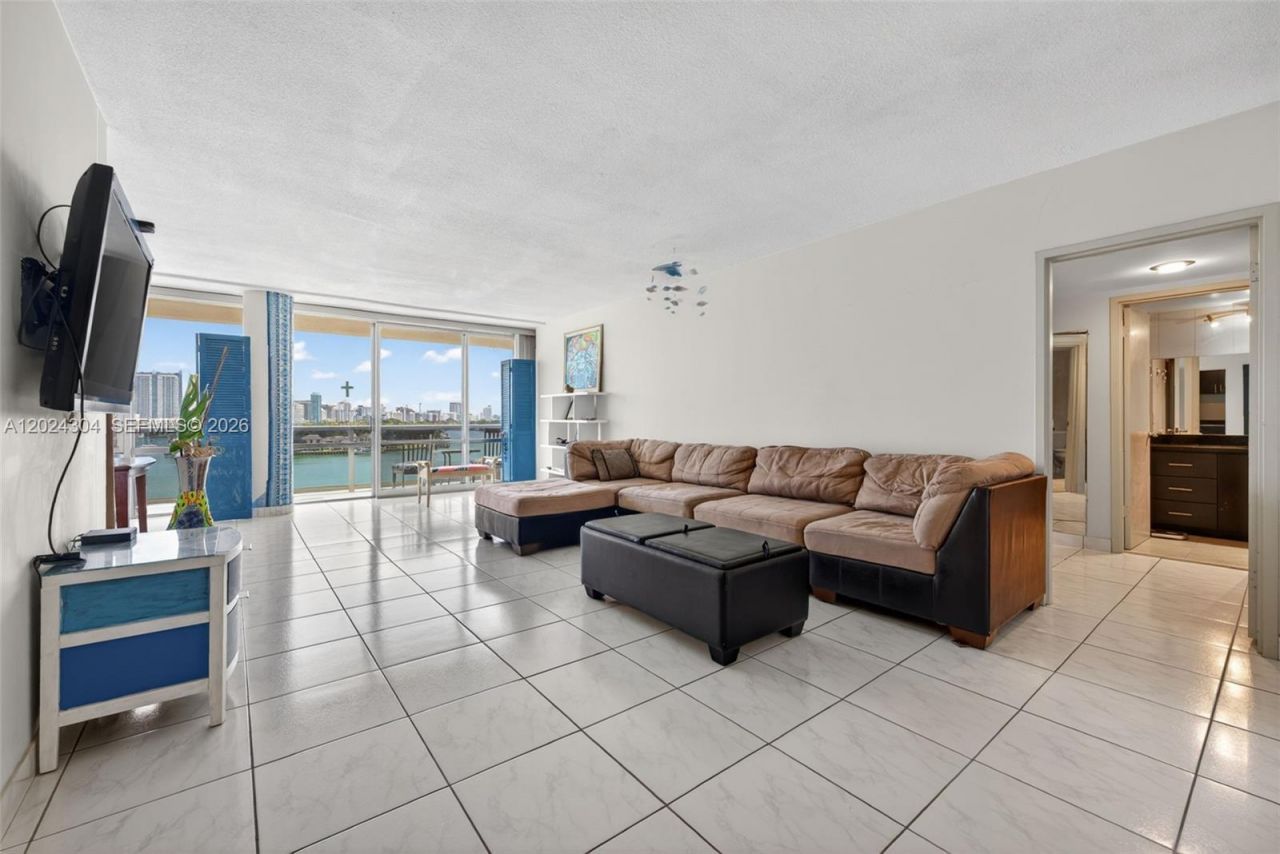 900 Bay Dr, Unit 606, Miami Beach, FL 33141 Photo