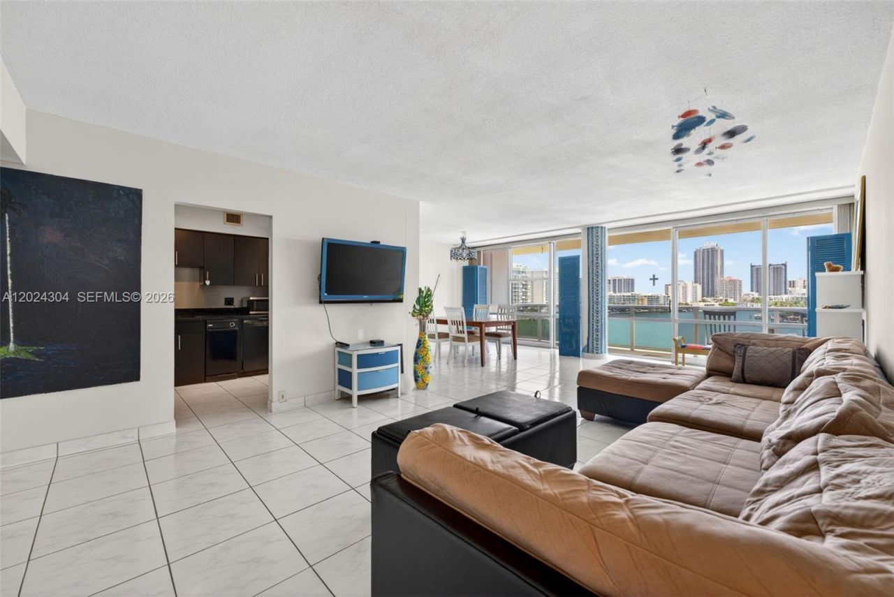 900 Bay Dr, Unit 606, Miami Beach, FL 33141 Photo