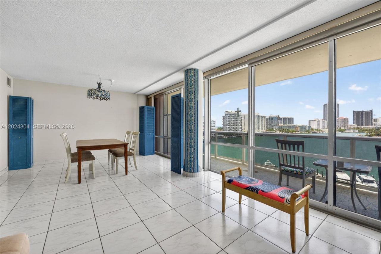 900 Bay Dr, Unit 606, Miami Beach, FL 33141 Photo