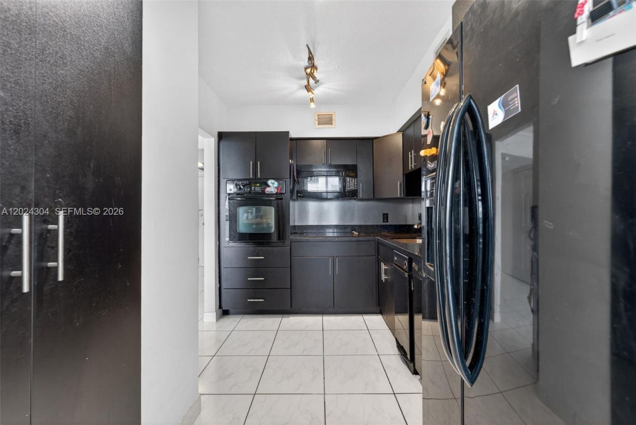 900 Bay Dr, Unit 606, Miami Beach, FL 33141 Photo