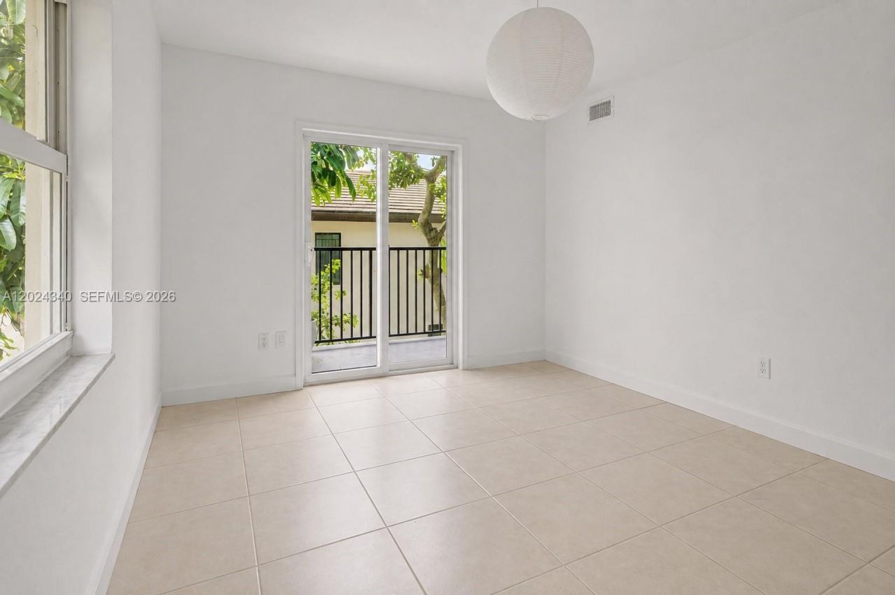 6815 Edgewater Dr, Unit 201, Coral Gables, FL 33133 Photo