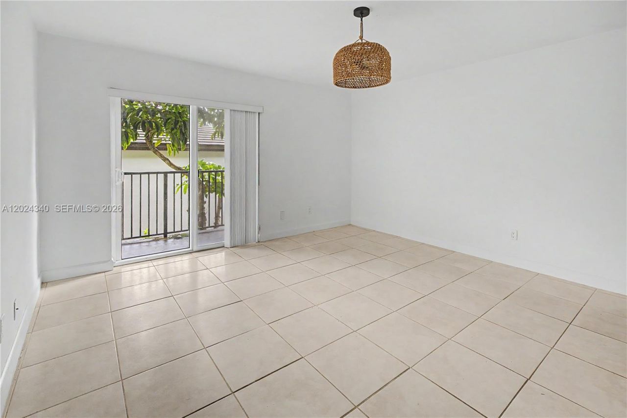 6815 Edgewater Dr, Unit 201, Coral Gables, FL 33133 Photo