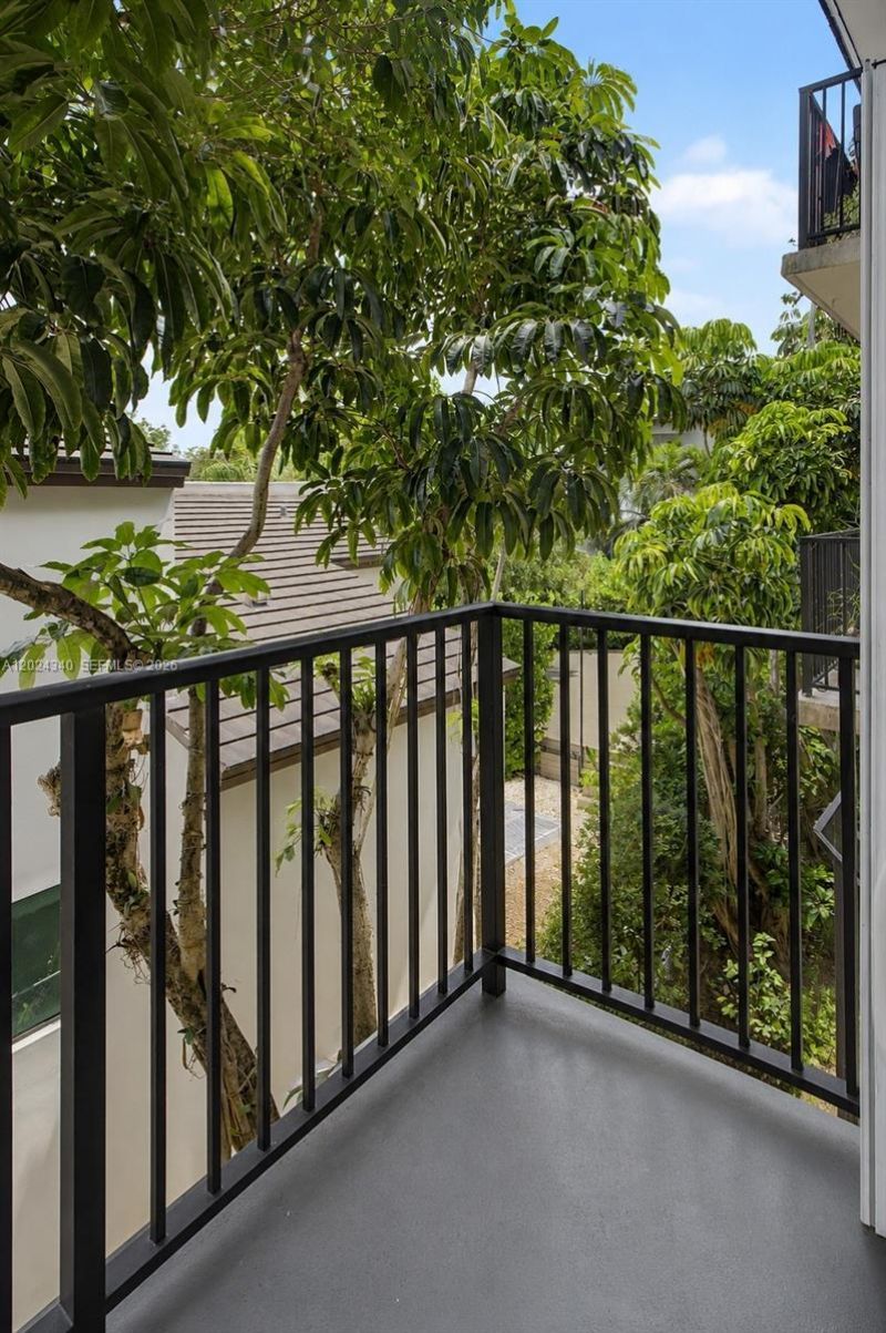 6815 Edgewater Dr, Unit 201, Coral Gables, FL 33133 Photo