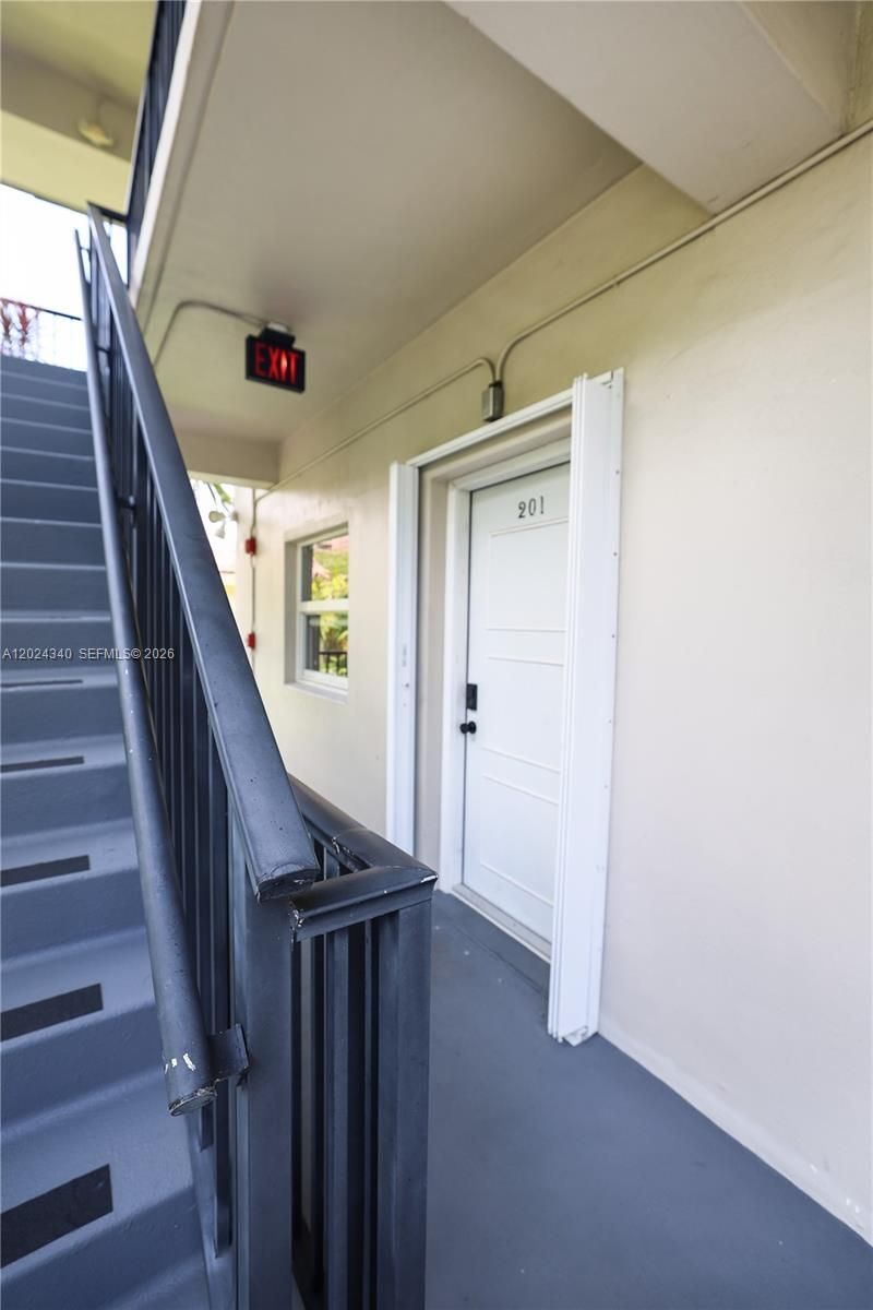 6815 Edgewater Dr, Unit 201, Coral Gables, FL 33133 Photo