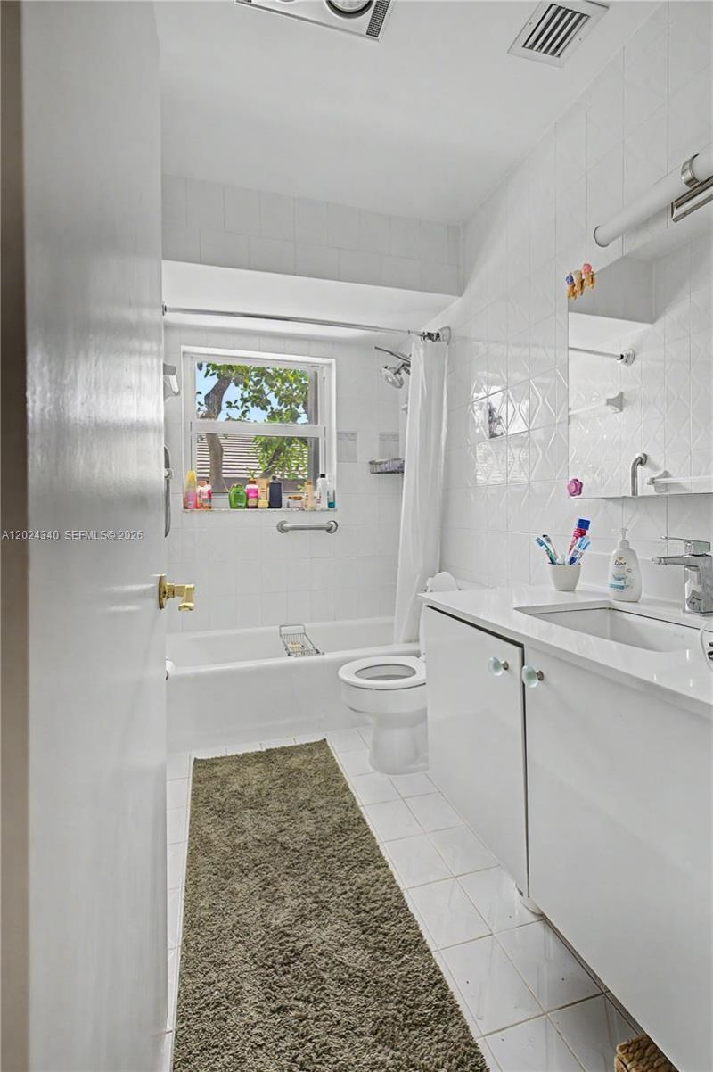 6815 Edgewater Dr, Unit 201, Coral Gables, FL 33133 Photo