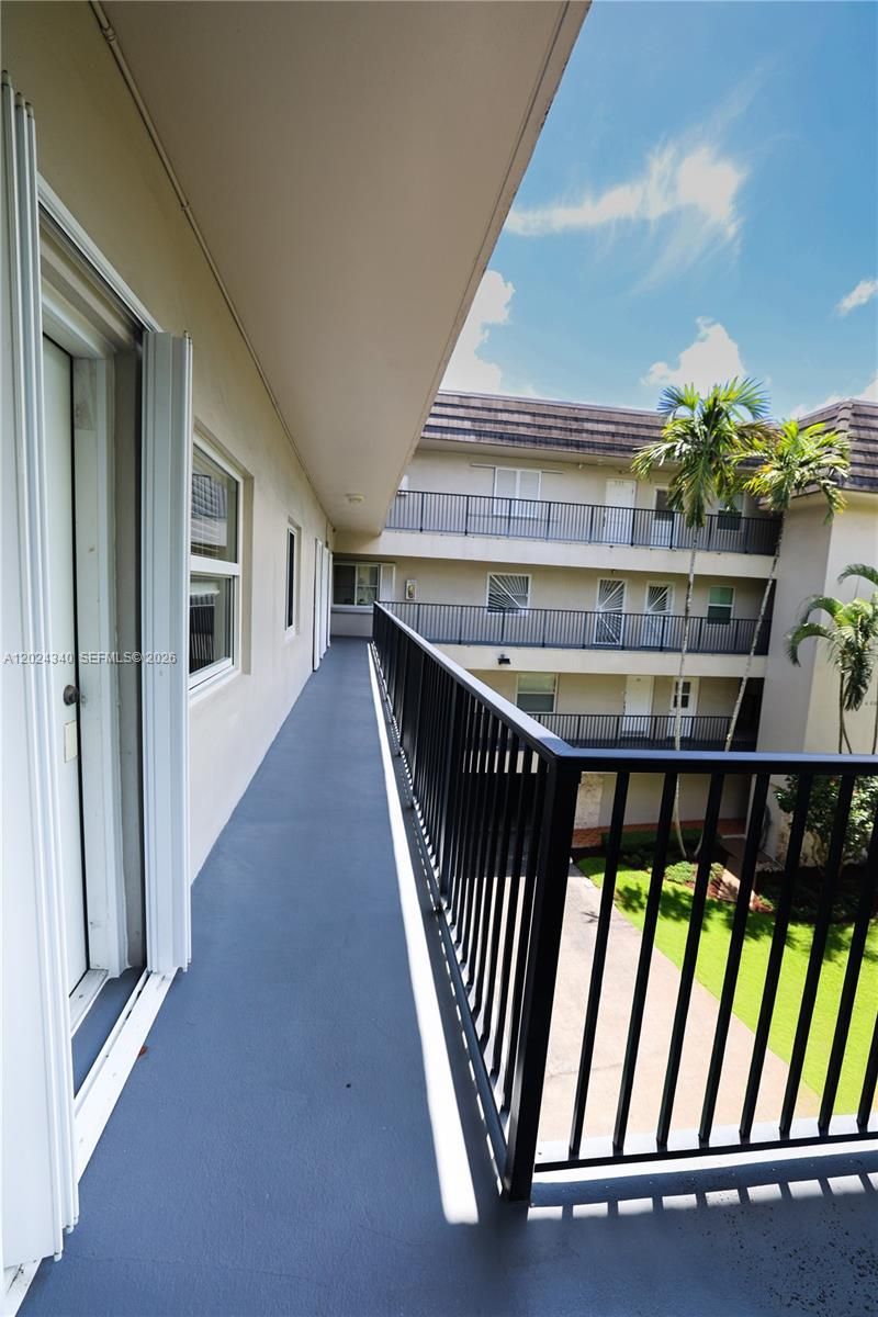 6815 Edgewater Dr, Unit 201, Coral Gables, FL 33133 Photo