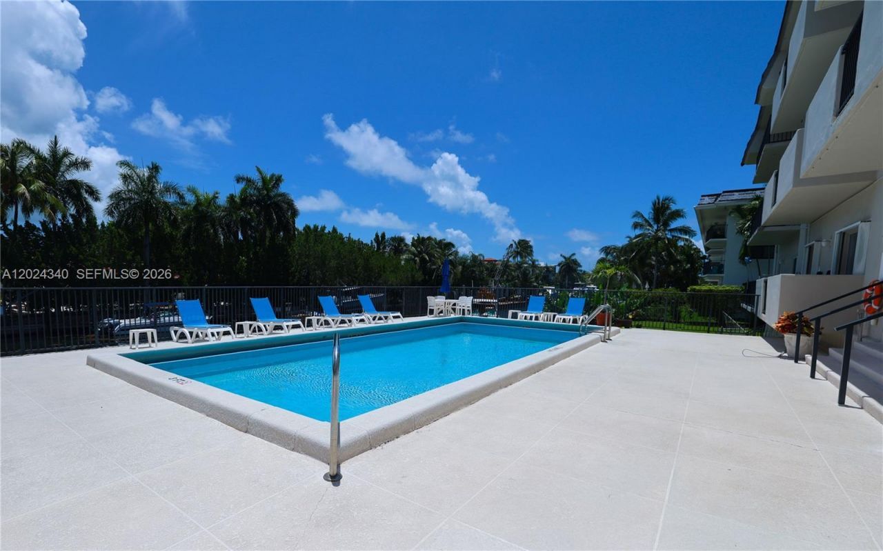 6815 Edgewater Dr, Unit 201, Coral Gables, FL 33133 Photo