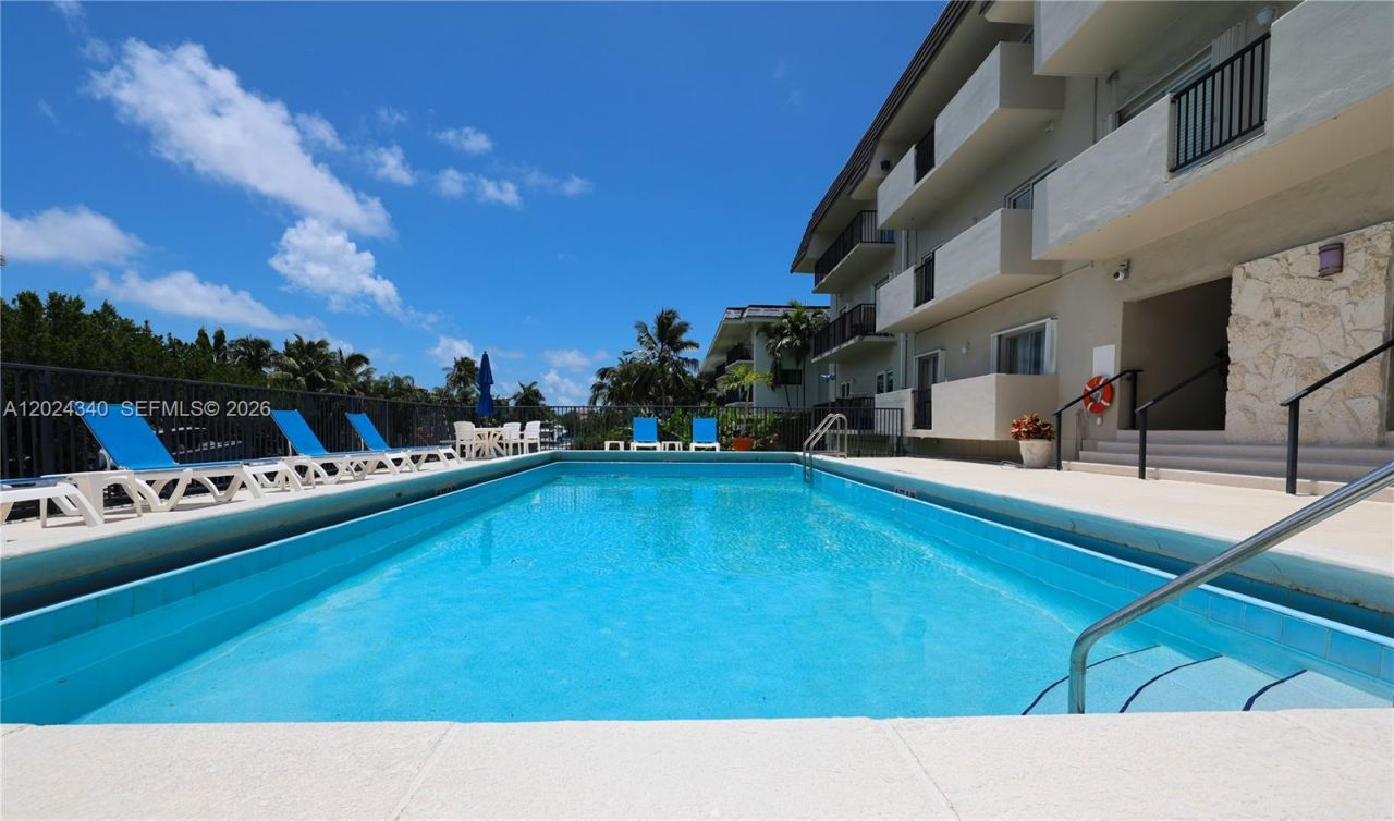 6815 Edgewater Dr, Unit 201, Coral Gables, FL 33133 Photo