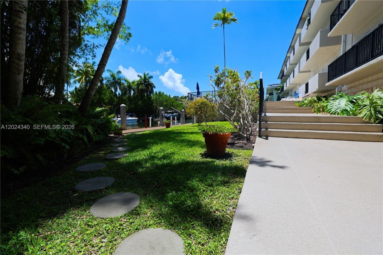 6815 Edgewater Dr, Unit 201, Coral Gables, FL 33133 Photo