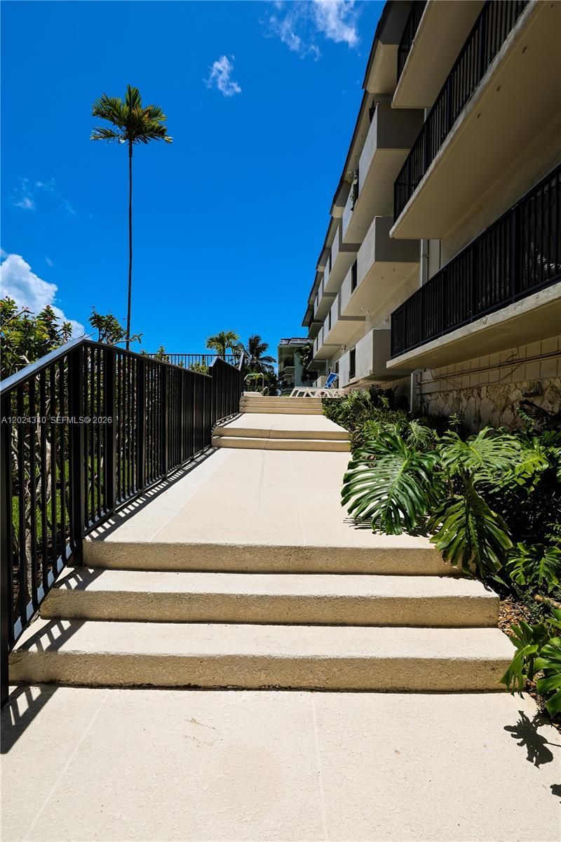 6815 Edgewater Dr, Unit 201, Coral Gables, FL 33133 Photo