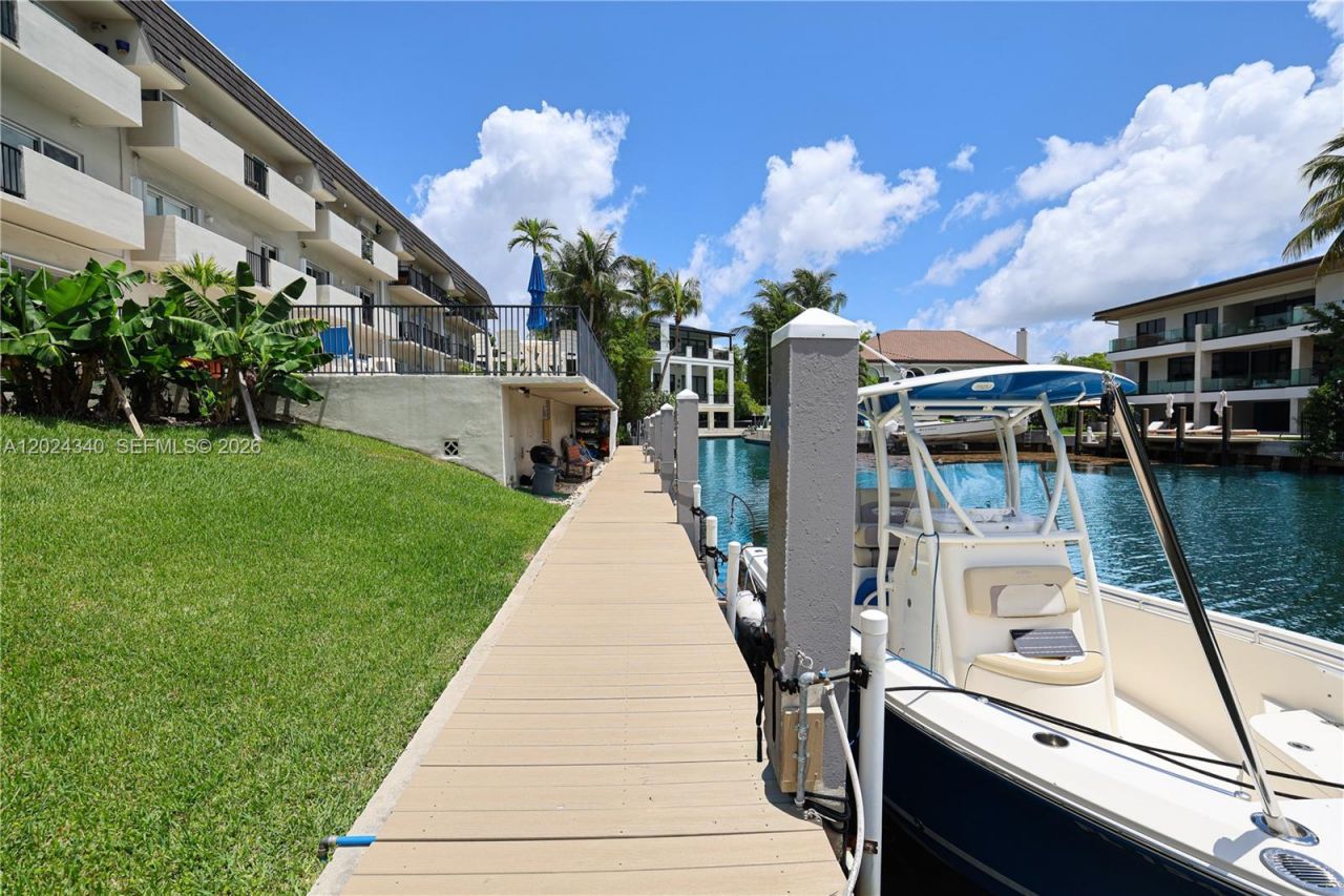 6815 Edgewater Dr, Unit 201, Coral Gables, FL 33133 Photo