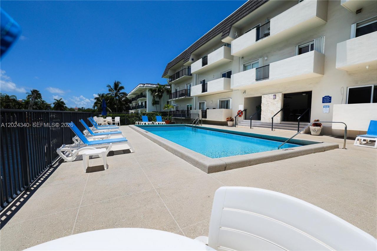 6815 Edgewater Dr, Unit 201, Coral Gables, FL 33133 Photo