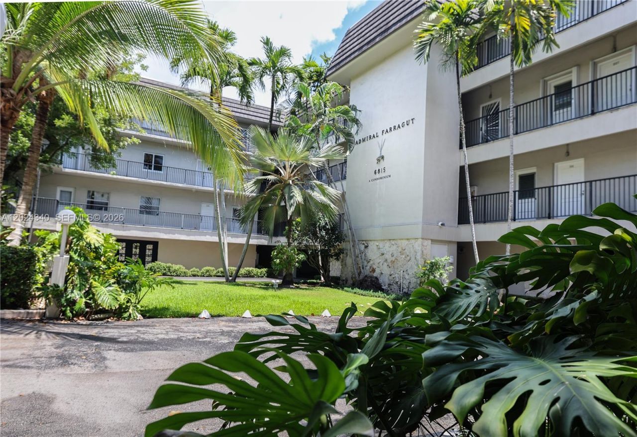 6815 Edgewater Dr, Unit 201, Coral Gables, FL 33133 Photo