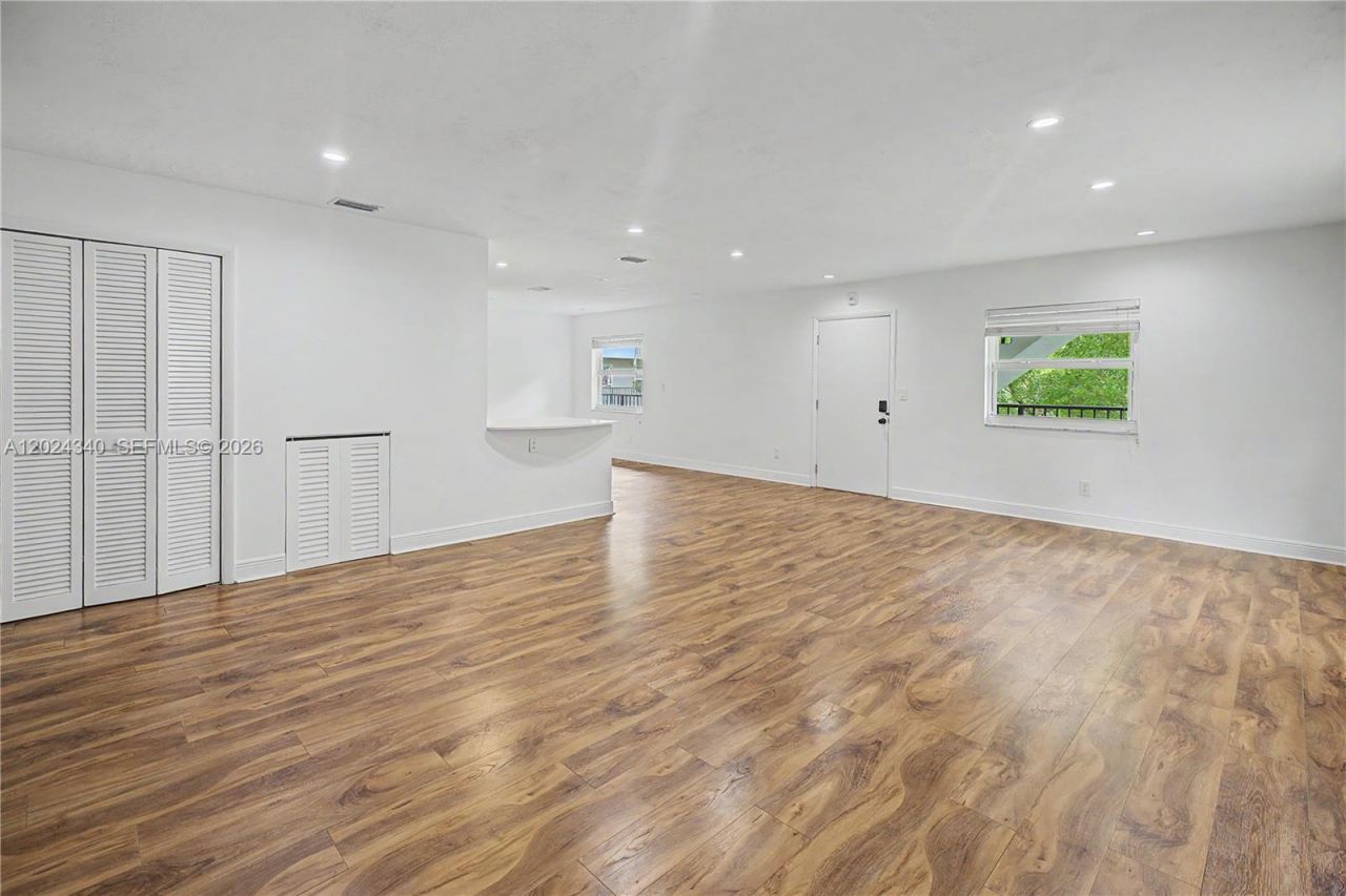 6815 Edgewater Dr, Unit 201, Coral Gables, FL 33133 Photo