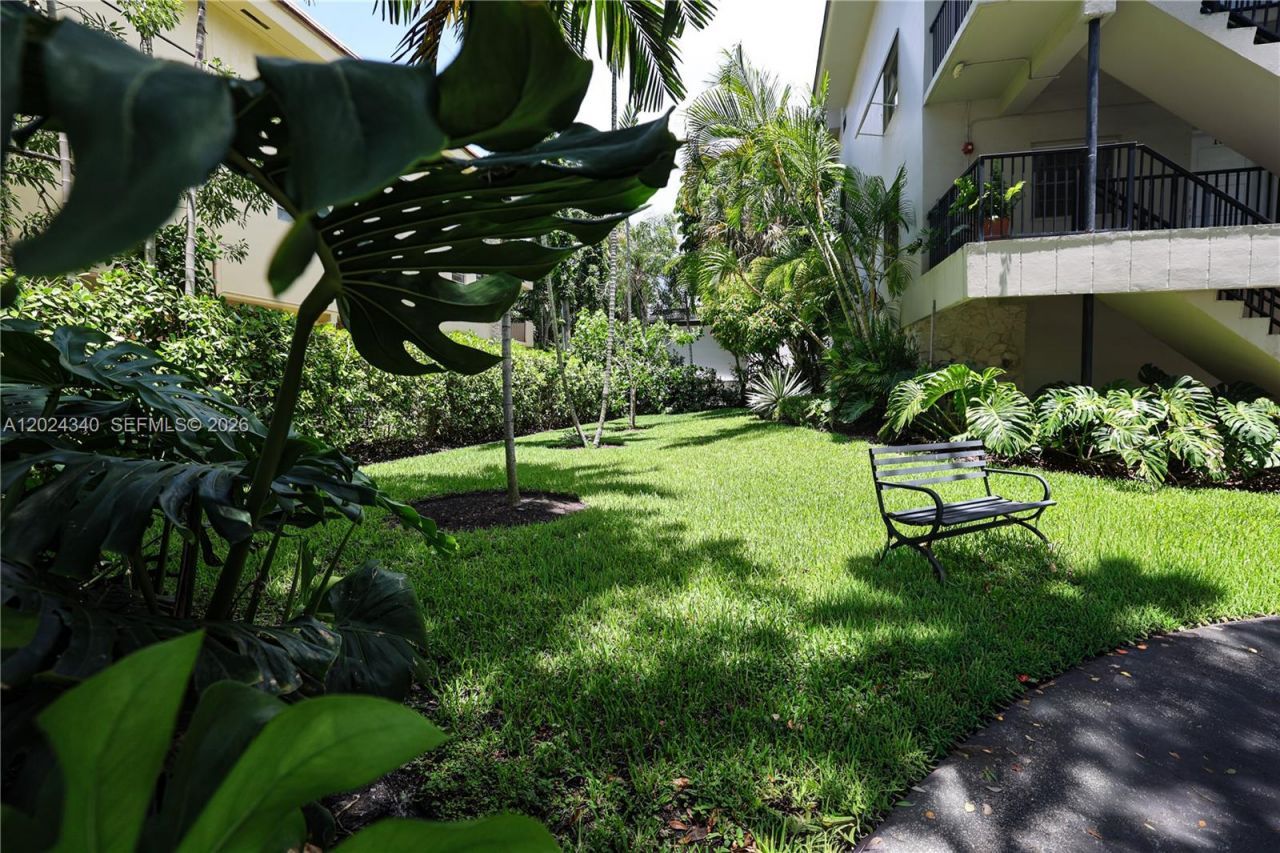 6815 Edgewater Dr, Unit 201, Coral Gables, FL 33133 Photo