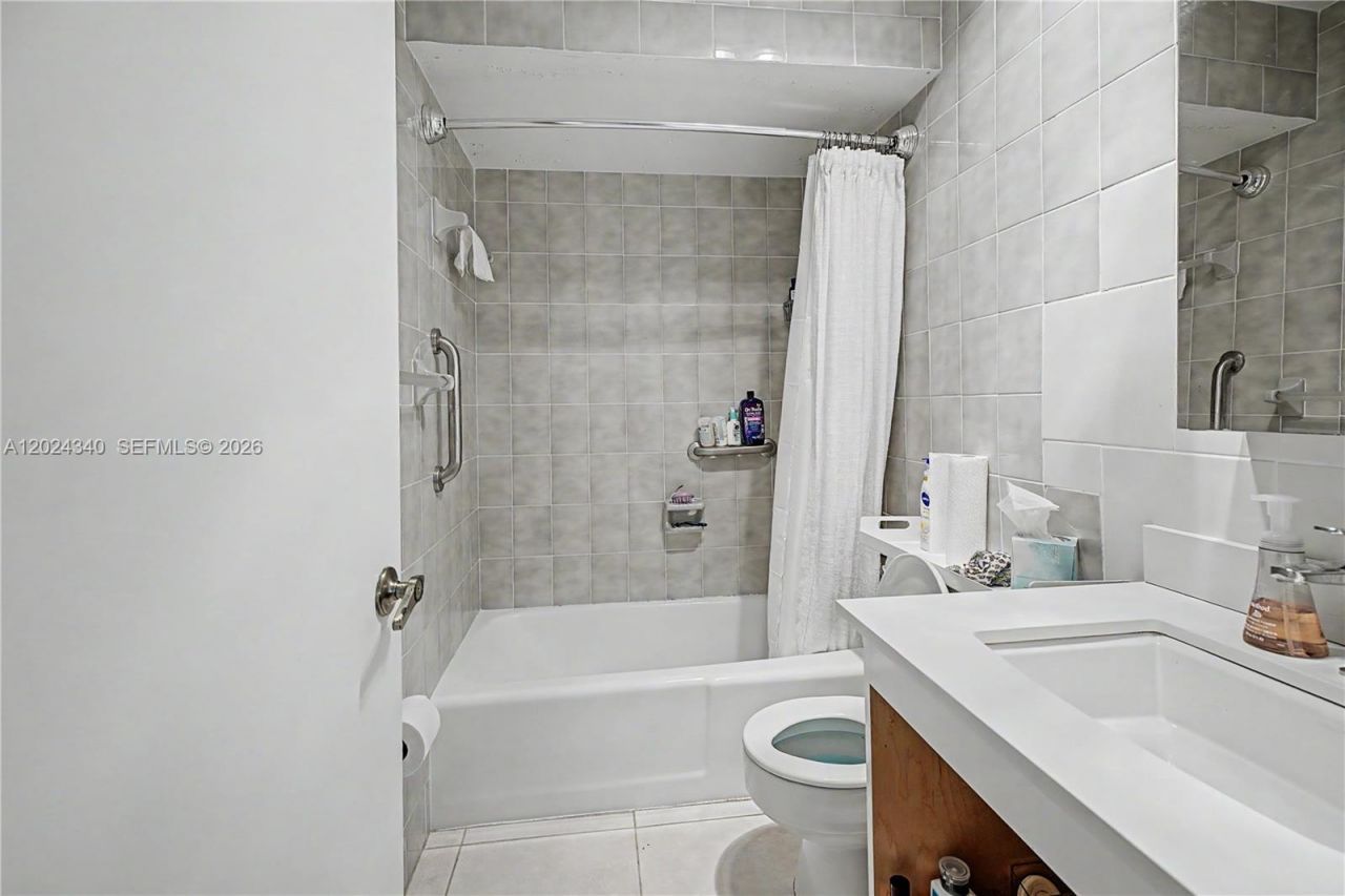 6815 Edgewater Dr, Unit 201, Coral Gables, FL 33133 Photo