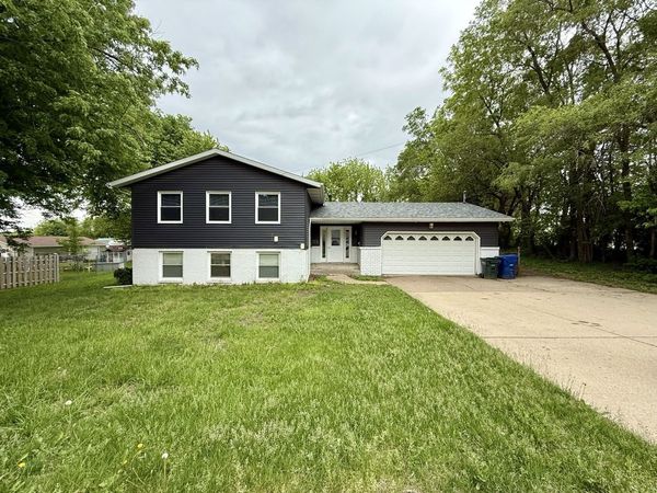 2336 W 49TH Street , Davenport, IA 52806