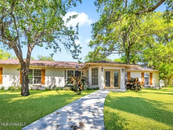2723 Briarwood Circle, Moss Point, MS 39563