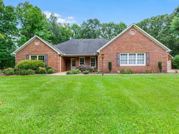 65 King Arthur Dr , Paris, TN 38242