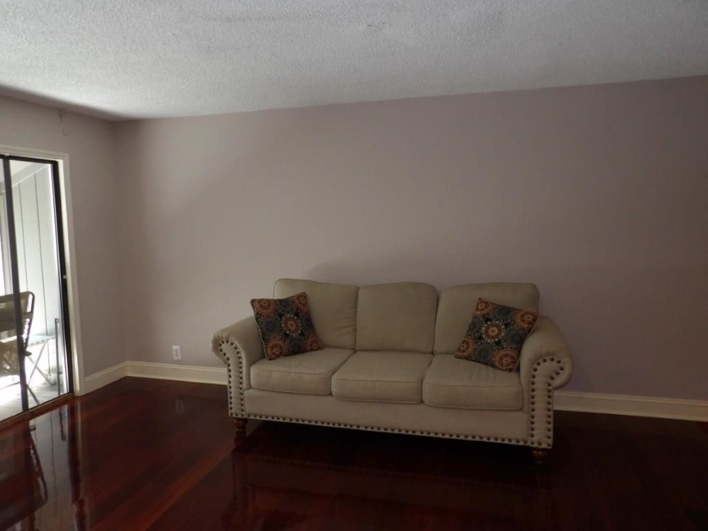 10301 N Kings Hwy.  Photo 5