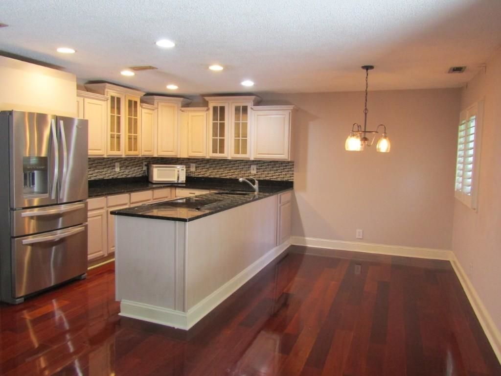 10301 N Kings Hwy.  Photo 7