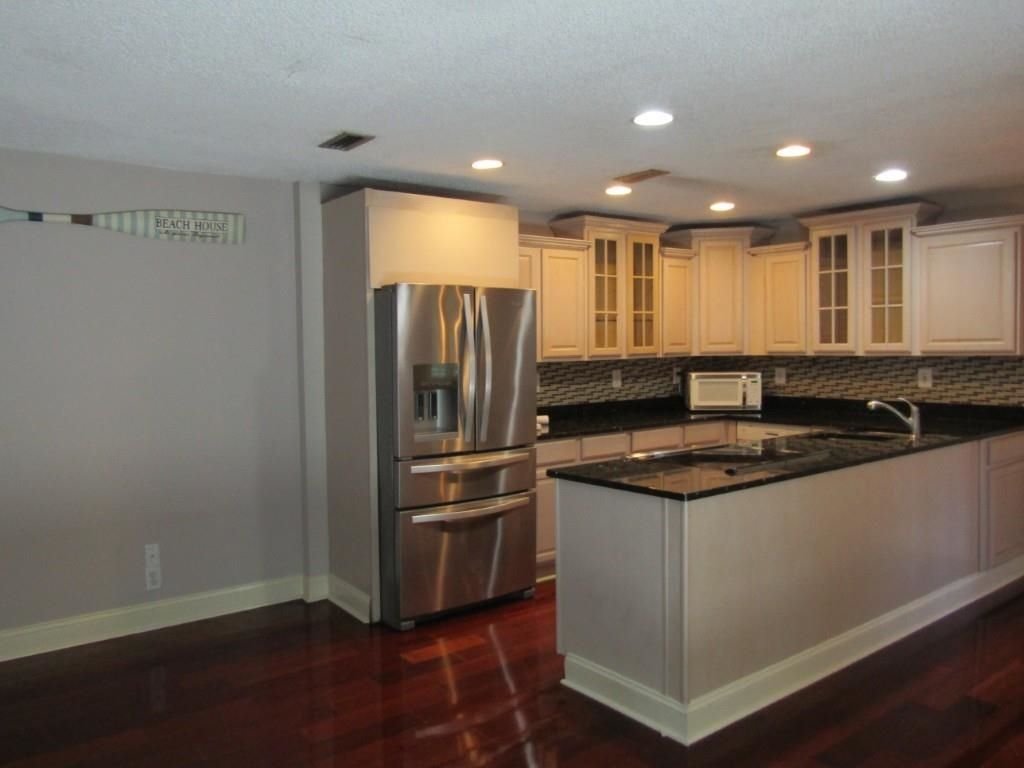 10301 N Kings Hwy.  Photo 8