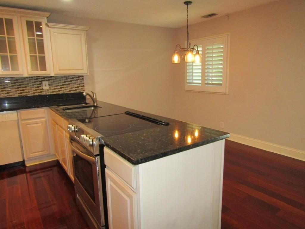 10301 N Kings Hwy.  Photo 9