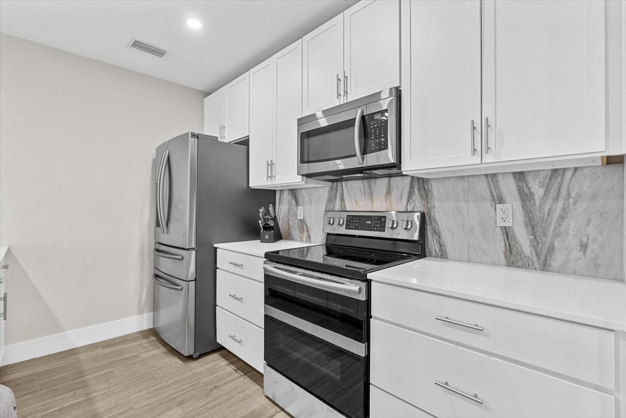 332 Cocoanut Avenue, Unit 302, Sarasota, FL 34236 Photo