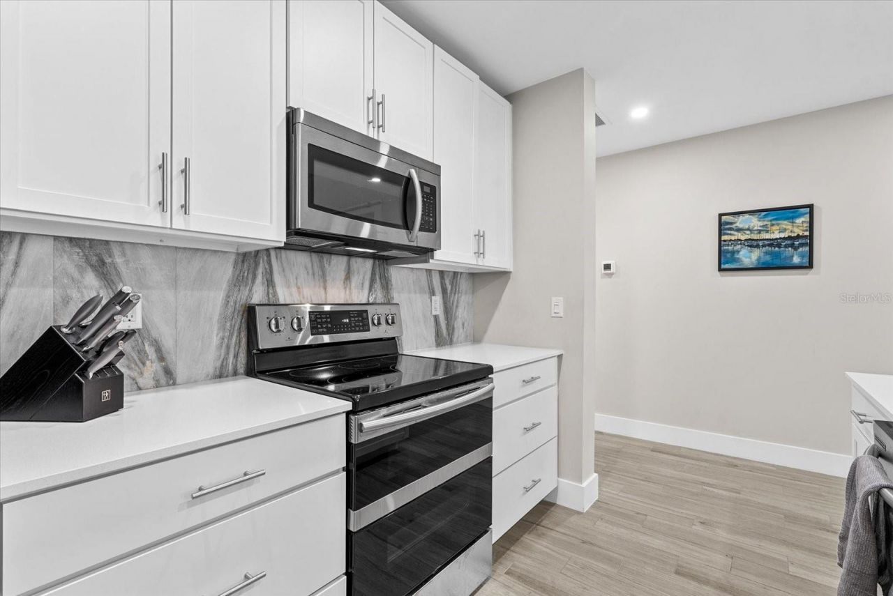 332 Cocoanut Avenue, Unit 302, Sarasota, FL 34236 Photo