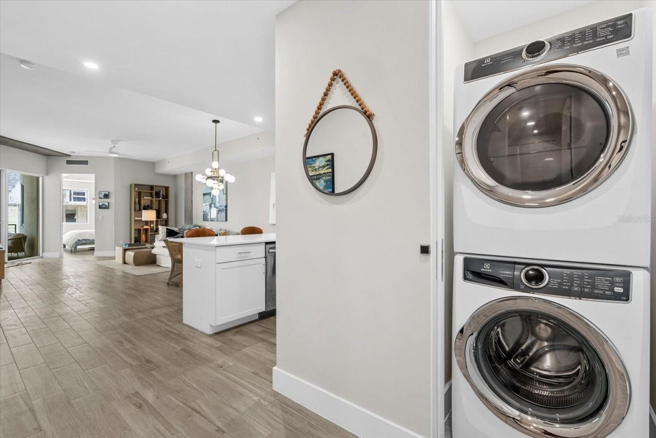 332 Cocoanut Avenue, Unit 302, Sarasota, FL 34236 Photo