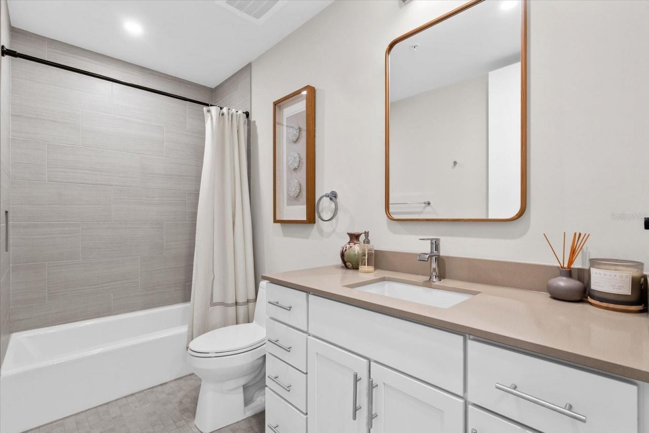332 Cocoanut Avenue, Unit 302, Sarasota, FL 34236 Photo