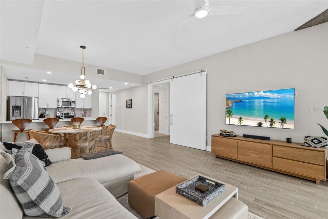 332 Cocoanut Avenue, Unit 302, Sarasota, FL 34236 Photo