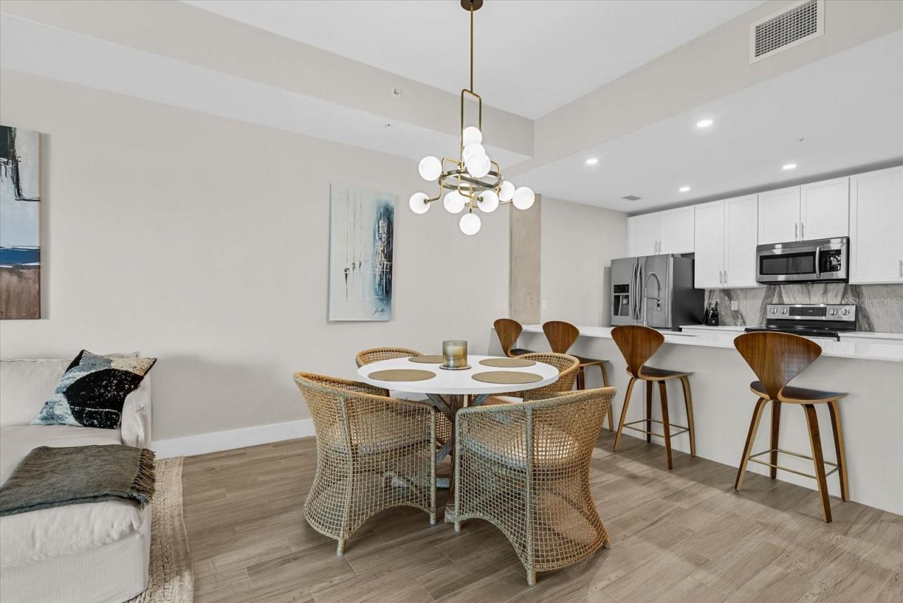 332 Cocoanut Avenue, Unit 302, Sarasota, FL 34236 Photo