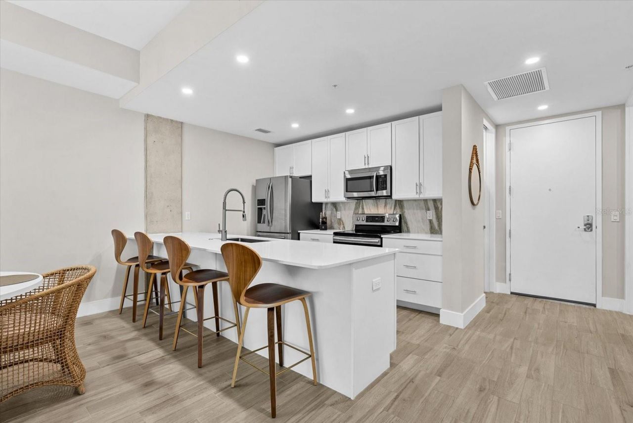 332 Cocoanut Avenue, Unit 302, Sarasota, FL 34236 Photo