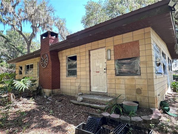 9315 E TREASURE ISLAND AVENUE , LEESBURG, FL 34788