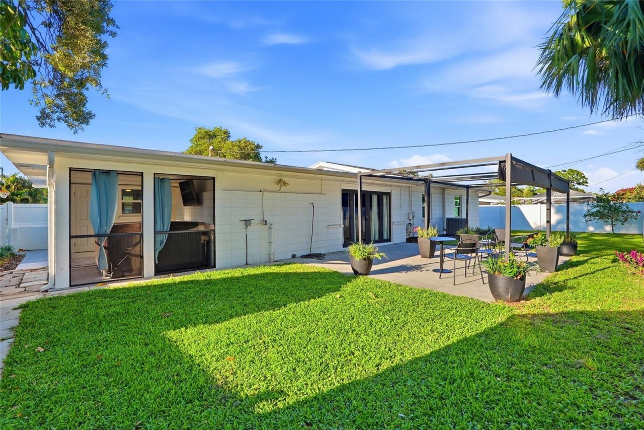 6900 10th Avenue N, Saint Petersburg, FL 33710 Photo