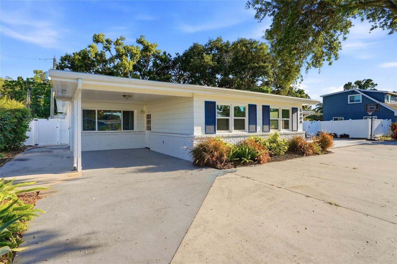 6900 10th Avenue N, Saint Petersburg, FL 33710 Photo