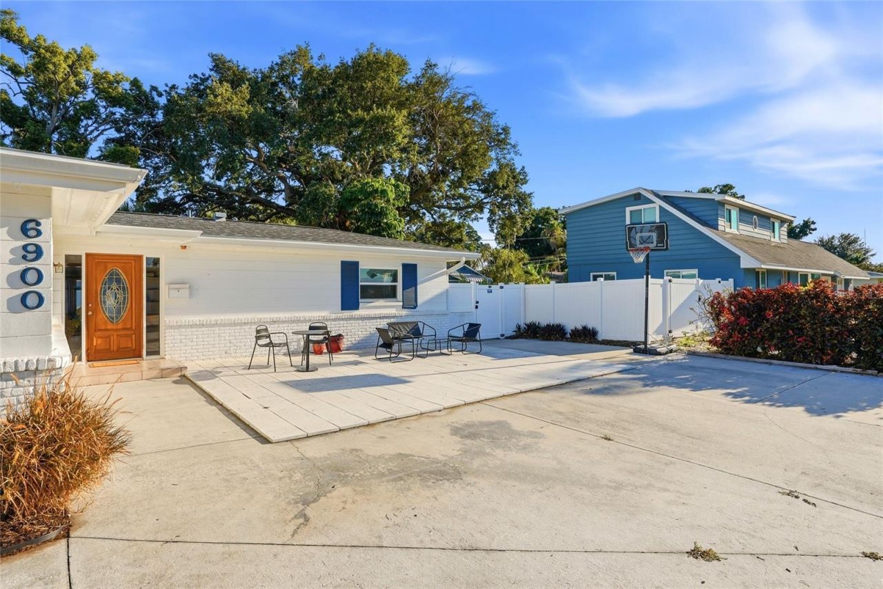 6900 10th Avenue N, Saint Petersburg, FL 33710 Photo