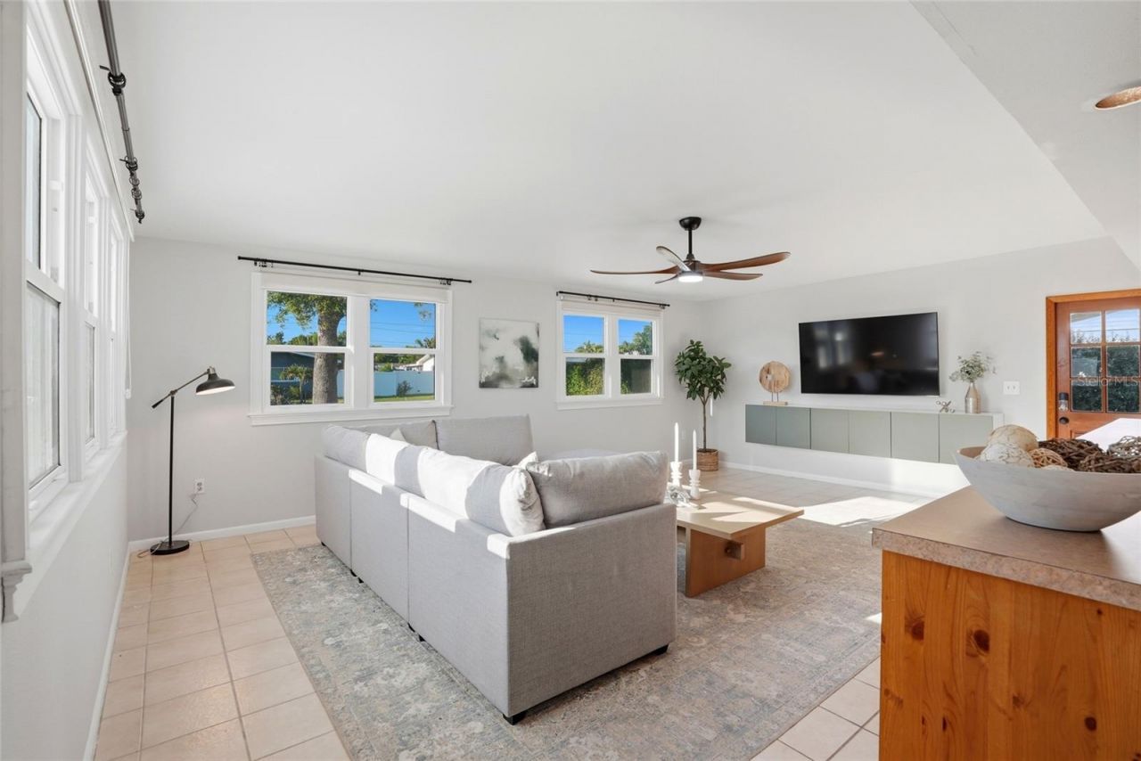 6900 10th Avenue N, Saint Petersburg, FL 33710 Photo