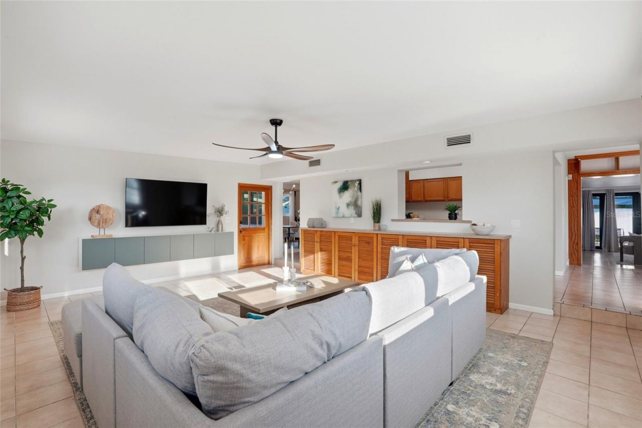 6900 10th Avenue N, Saint Petersburg, FL 33710 Photo