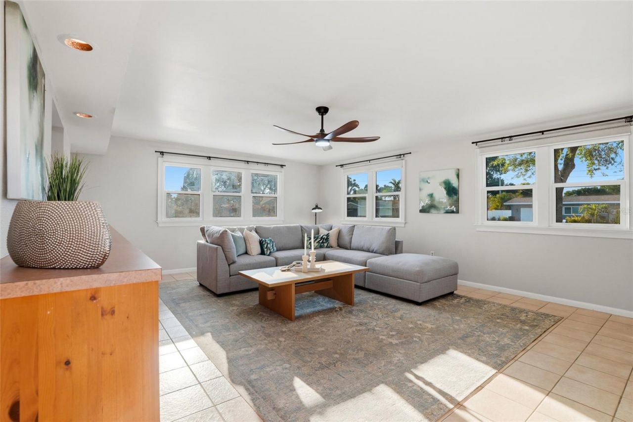 6900 10th Avenue N, Saint Petersburg, FL 33710 Photo