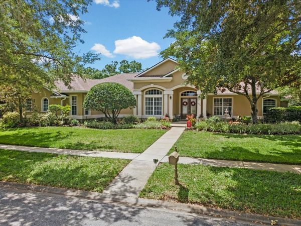 19617 EAGLE CREST DRIVE , LUTZ, FL 33549