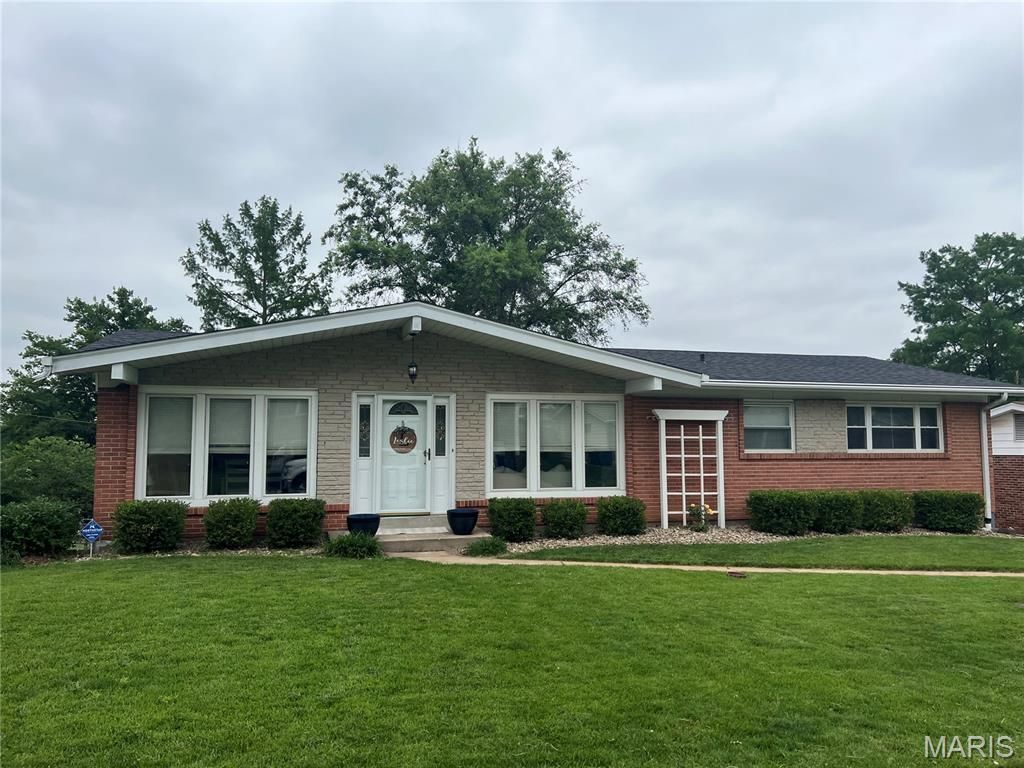 4640 Tauneybrook Drive , Saint Louis, MO 63128 Main Photo