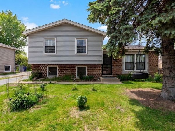 3332 N Lewis Avenue, Waukegan, IL 60087